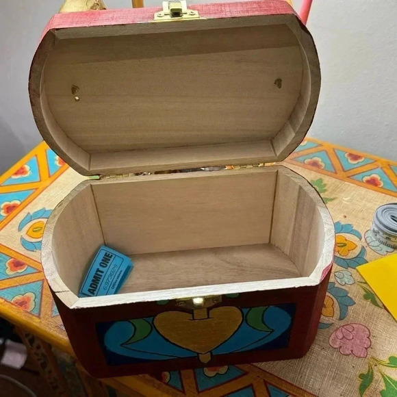 Evil Queen’s Jewelry Box Purse - Picture 3 of 5